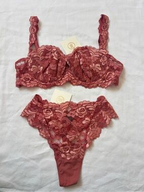 Vintage La Perla Pink Floral Lace Lingerie Underwire Bra & Lace Thong